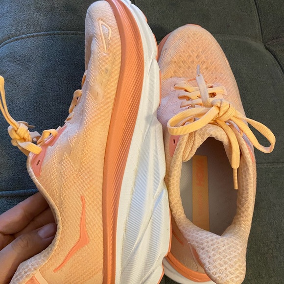 Hoka Women\'s Coral size 8.5 B  Athletic Shoes